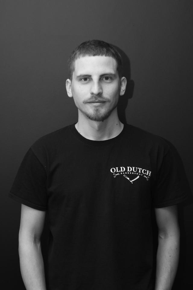 Старший барбер Дмитро